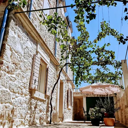 Hébergement de vacances Willkomen In Steinhaus Roko, Steinhaus Mit Pool *