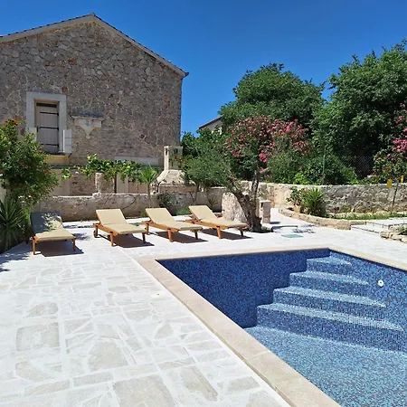 Willkomen In Steinhaus Roko, Steinhaus Mit Pool Sveti Filip i Jakov