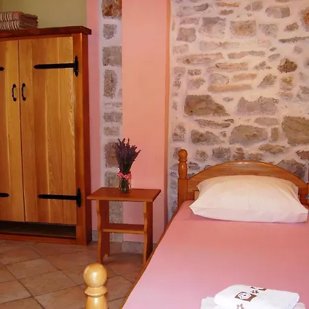 Holiday home Willkomen In Steinhaus Roko, Steinhaus Mit Pool Sveti Filip i Jakov